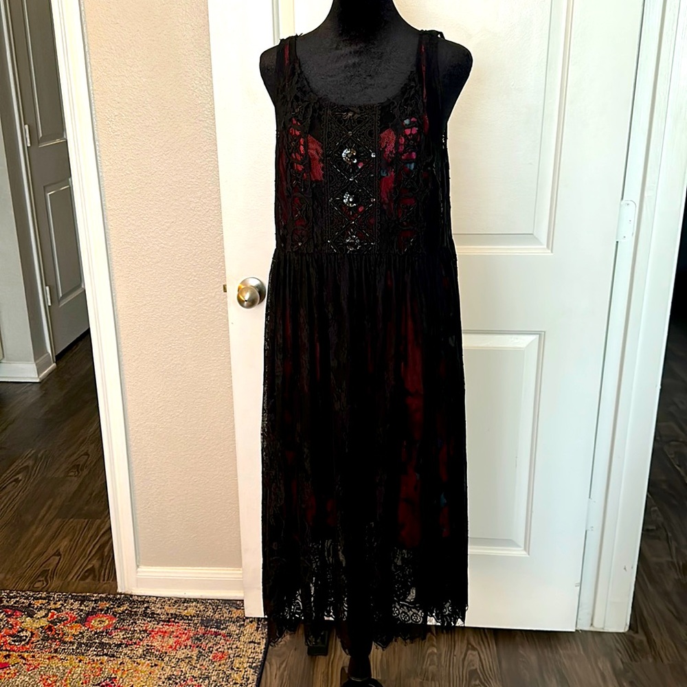 Sleeveless Lace Dress